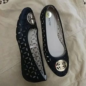 Shoes size 8